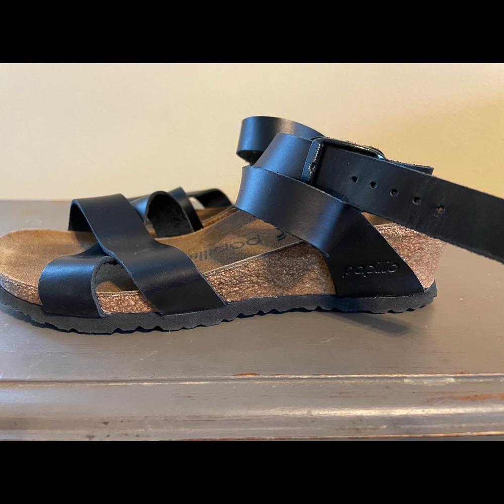 Papillio Birkenstock women platform heel sandal. Size 36 Like new.